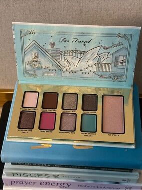 NWOT Too Faced limited Edition Christmas in Sydney Eyeshadow & Face Palette